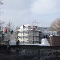 「さっぽろ雪まつりの雪像制作が進んでいます」の写真