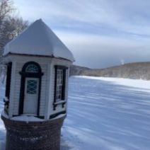 「西岡公園ではスノーシュー体験が始まります」の写真
