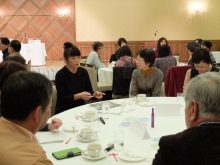 杉井氏との交流を楽しむ参加者