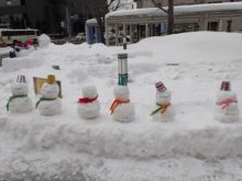 市立病院の保育園のお子さんが作った雪だるま