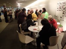 見本苗のくじ引きをしているところ