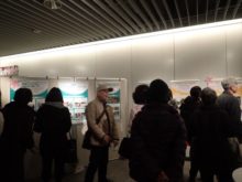 来場者と交流する団体の方の様子