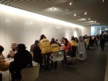 サシェ作りをしているところ