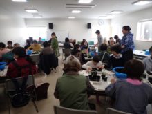 参加者を前に緊張しているサポーター