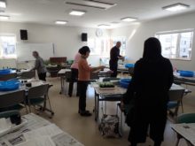 サポーターが講習会の容易をしているところ