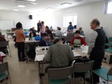 参加者を前に緊張しているサポーター