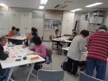 グループでデザインを決めているところ