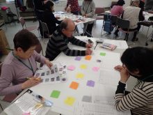 ラベンダー班のデザイン作成の様子