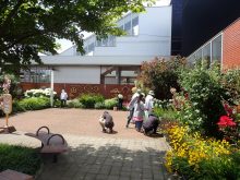 JR白石駅北口のガーデン