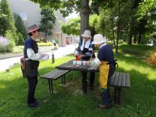 お茶の用意をしているところ