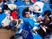 たねダンゴつくりをしているところ