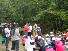 樹木博士の賞状を受け取っているところ