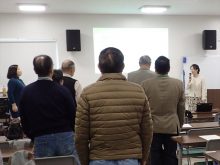 姿勢と呼吸法を教わっているところ