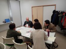 カードを用いた自己紹介の様子