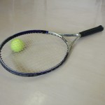 テニスラケットとボール