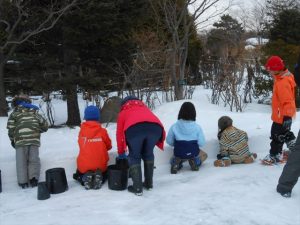 スノーキャンドルづくりの様子