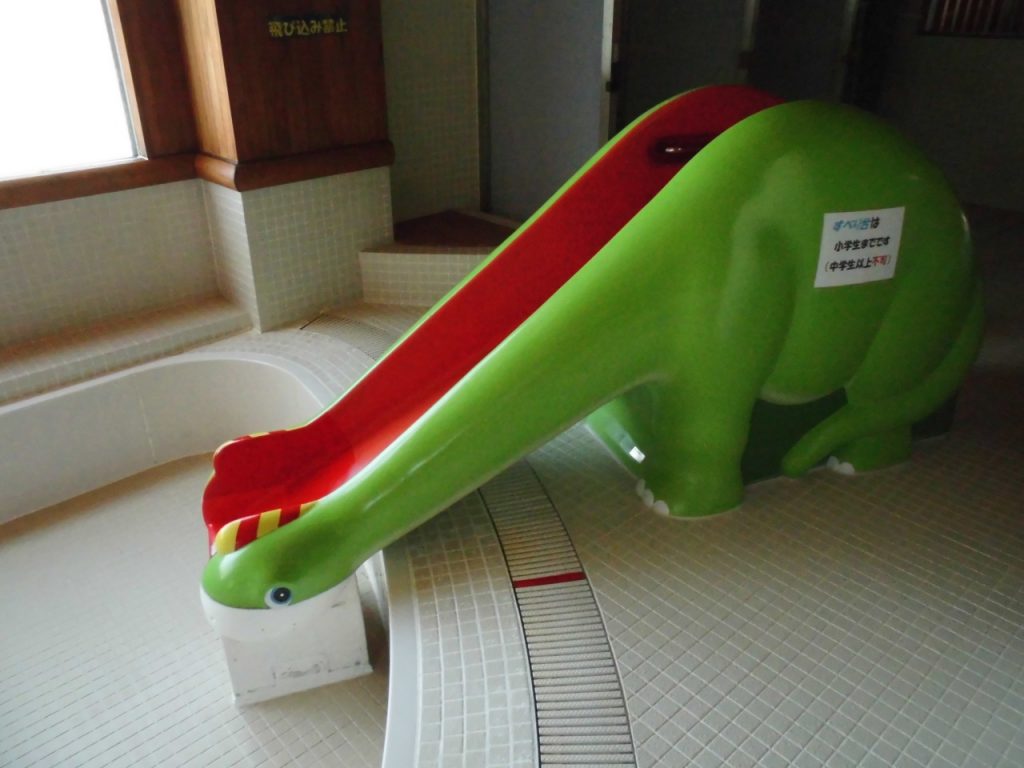 「いよいよ明日再開！プールすべり台改修終了！」の画像