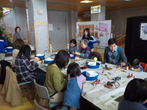 「ネイチャークラフト講座～ひなぼっくりを作ろう！～の様子と販売について」の画像