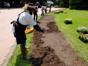 マグァンプを播く様子