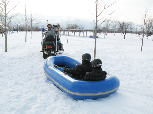 「前田森林公園で冬遊び」の画像