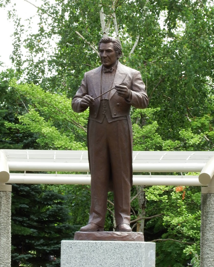 「レナード・バーンスタイン像」の写真