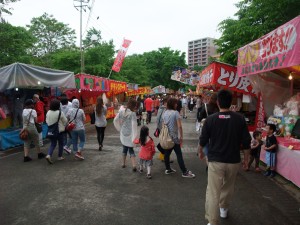 各店舗からのおいしい臭いに負けちゃいますよ（笑）
