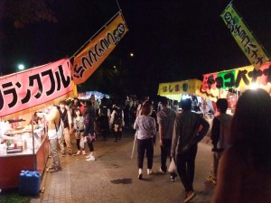 明日は今日より天候に恵まれるようなので、より人出が見込まれますね。