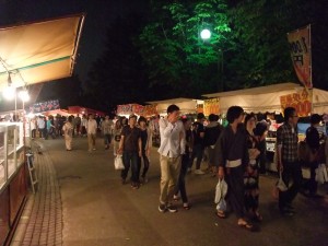 終了の案内で少しずつ園内からひけていきます。