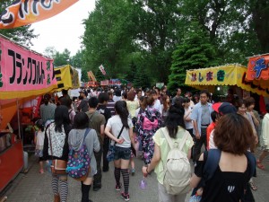 夜まで通路はこの状態でしょうね。