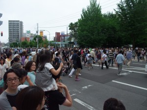 神輿が通ったあとは札幌まつりへ皆さん向かいましたよ。