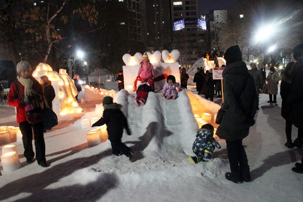 ゆきあかりin中島公園　子どもたちに人気のミニすべり台