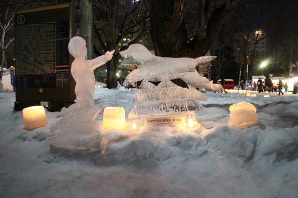 ゆきあかりin中島公園　パークホテル作の氷のウェルカムオブジェ