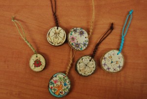 木の輪ストラップ