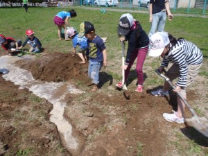 川もできました