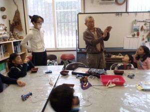 獅子舞の作り方を説明