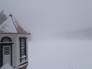 水源池を望むも…