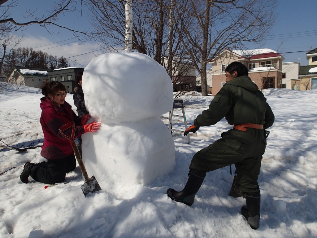 まだまだ雪だるま状態