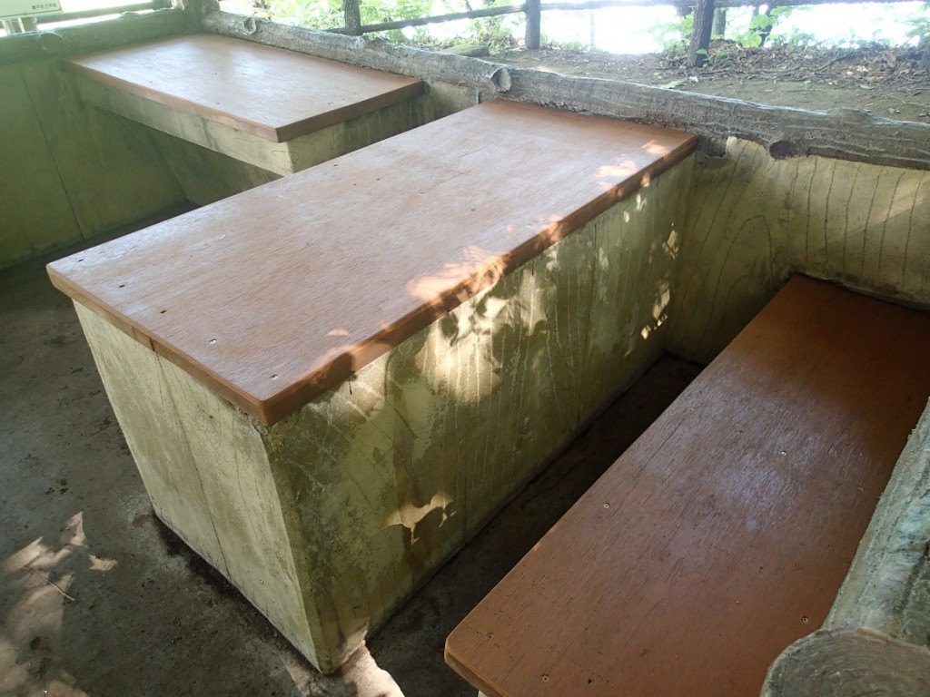 テーブルとイス