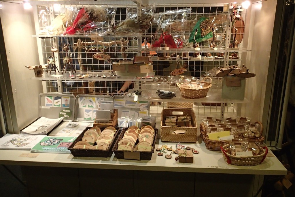 クラフト品やオリジナルグッズ等の販売