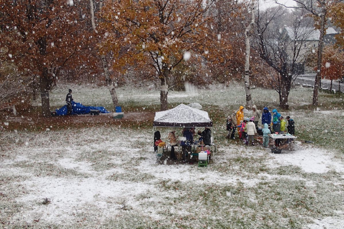 雪舞う中で準備スタート