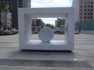 「安田侃さん彫刻作品　プレート設置」の画像