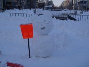 「狸二条広場にたくさんの雪だるまが…」の画像