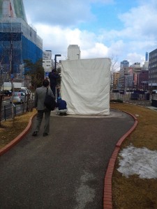 「安田侃「生誕・生棒･天秘」シートはずし」の画像