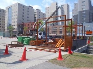 「ビアガーデンの設置が始まっています」の画像