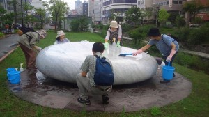 「彫刻清掃と安田侃さんの講演会」の画像