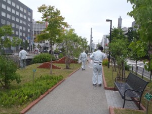 「雨の予報の中、清掃活動」の画像