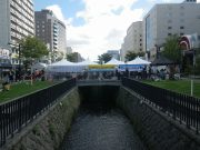 サンキューフェスティバルが行われている狸二条広場