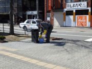 清掃のための水くみ