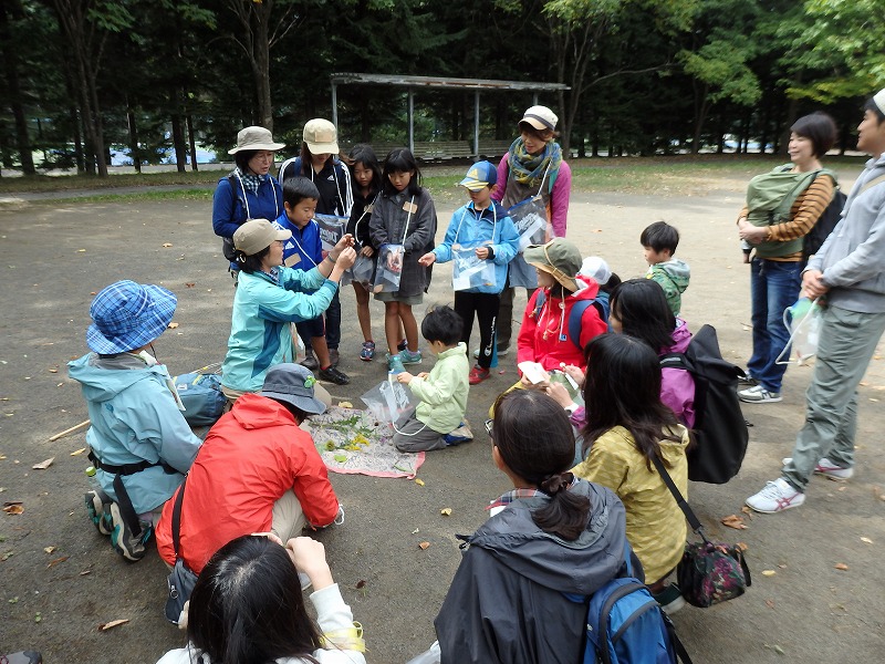平岡公園で開催した講座の様子
