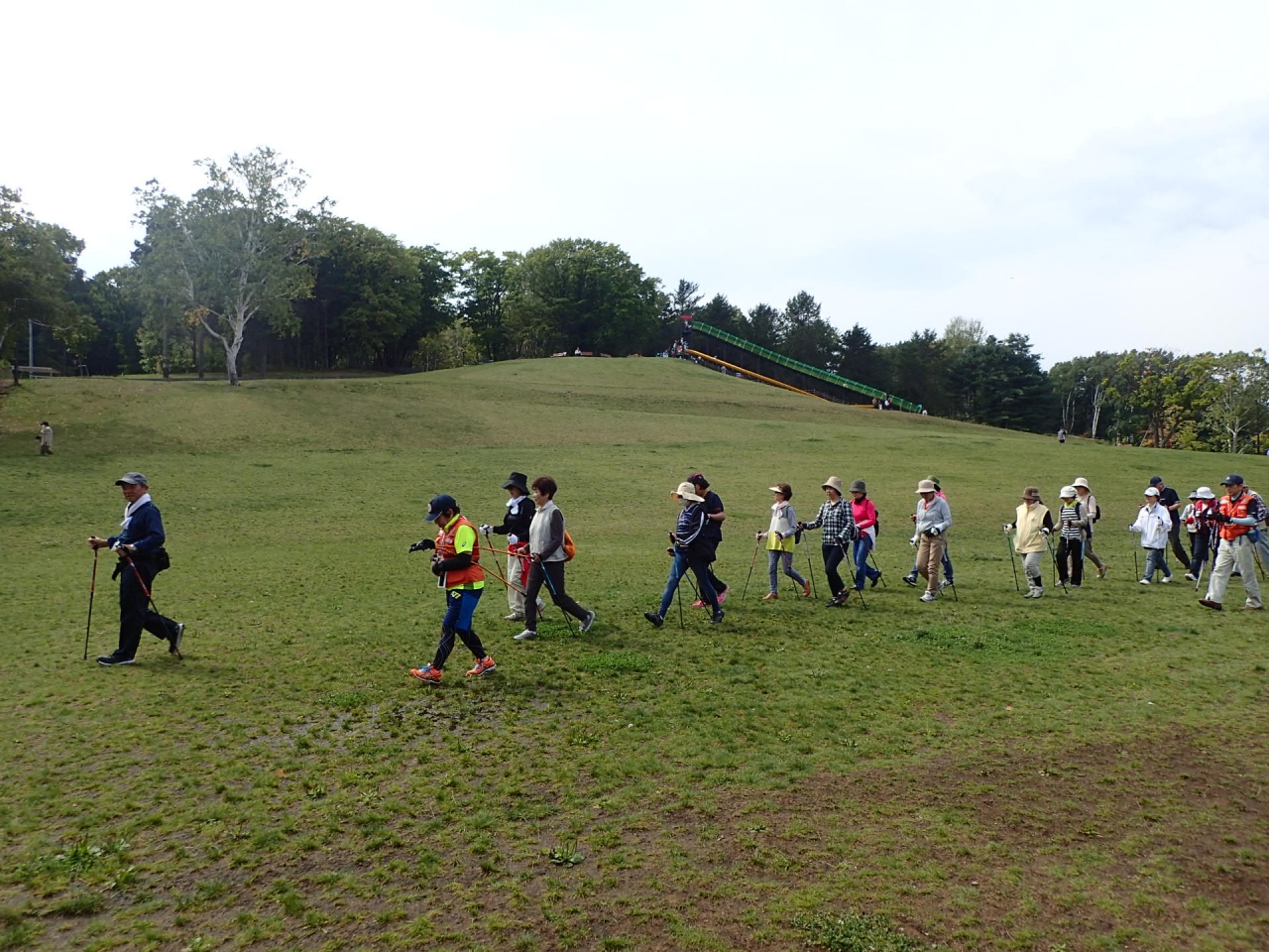 月寒公園ノルディックウォーク体験会　歩き方の練習